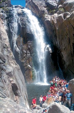 El Salto Escondido, una cascada de 70 metros de altura.