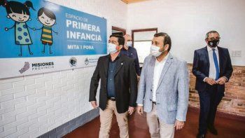 PRUDENCIA.&nbsp; El gobernador Oscar Herrera Ahuad recorrió ayer las instalaciones del nuevo Hospital de Nivel I en Garuhapé y desde allí se refirió a la expectativa por la llegada al país de las dosis de vacunas rusas.