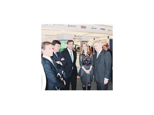 La ministra de Industria, Débora Giorgi, recorrió la exposición automotriz más grande de Europa en Wolfsburgo, Alemania, junto con autopartistas locales.