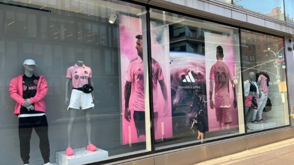Messi revolutionizes the MLS: first photos with Inter Miami clothes on the streets of the United States
