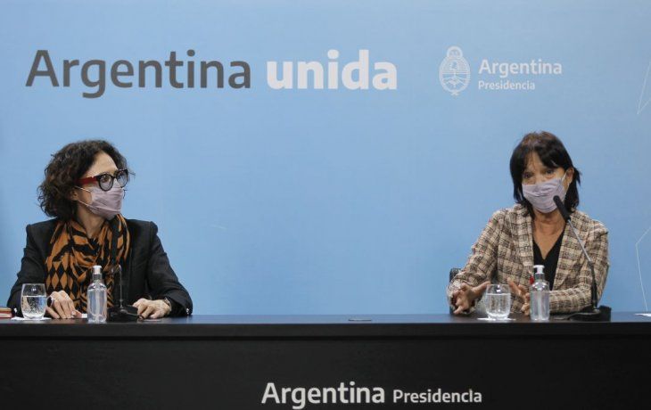 Cecilia Todesca y Mercedes Marcó del Pont en Casa Rosada.