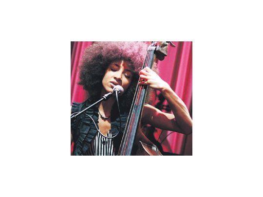 Esperanza Spalding: “Las nuevas generaciones van superando a las anteriores. Esto ocurre en la música y en todos los demás órdenes de la vida. Es inevitable y sería muy tonto no reconocerlo.”