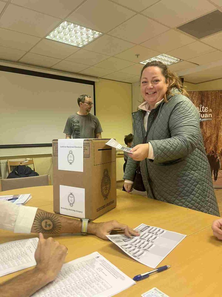 Jornada electoral en Mosc&uacute;. Argentinos ejerciendo el derecho a votar.