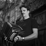 Pablo Jaurena (bandoneonista, investigador y docente, tres veces nominado a los Premios Grammy) produjo el disco junto a Ignacio Varchausky (contrabajista, productor musical y fundador de la Orquesta El Arranque) . Pablo Jaurena (bandoneonista, investigador y docente, tres veces nominado a los Premios Grammy) produjo el disco junto a Ignacio Varchausky (contrabajista, productor musical y fundador de la Orquesta El Arranque) .