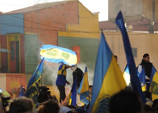 Alrededor de 5000 hinchas se reunieron para que Riquelme no se vaya de Boca.