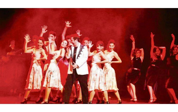 ámbito.com | Elvis y Sinatra. Una imagen de los ensayos del musical que homenajea a dos grandes de la música popular.