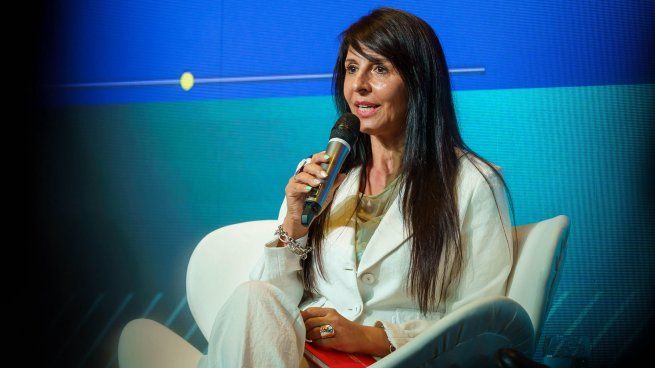 Desde su rol legislativo, Villaverde apuntó a la necesidad de un Congreso que acompañe con normas claras y que garantice seguridad jurídica para atraer inversiones.