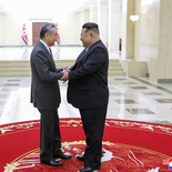 Kim Jong-un recibió al ministro de Relaciones Exteriores de China en Pyongyang. Kim Jong-un recibió al ministro de Relaciones Exteriores de China en Pyongyang.