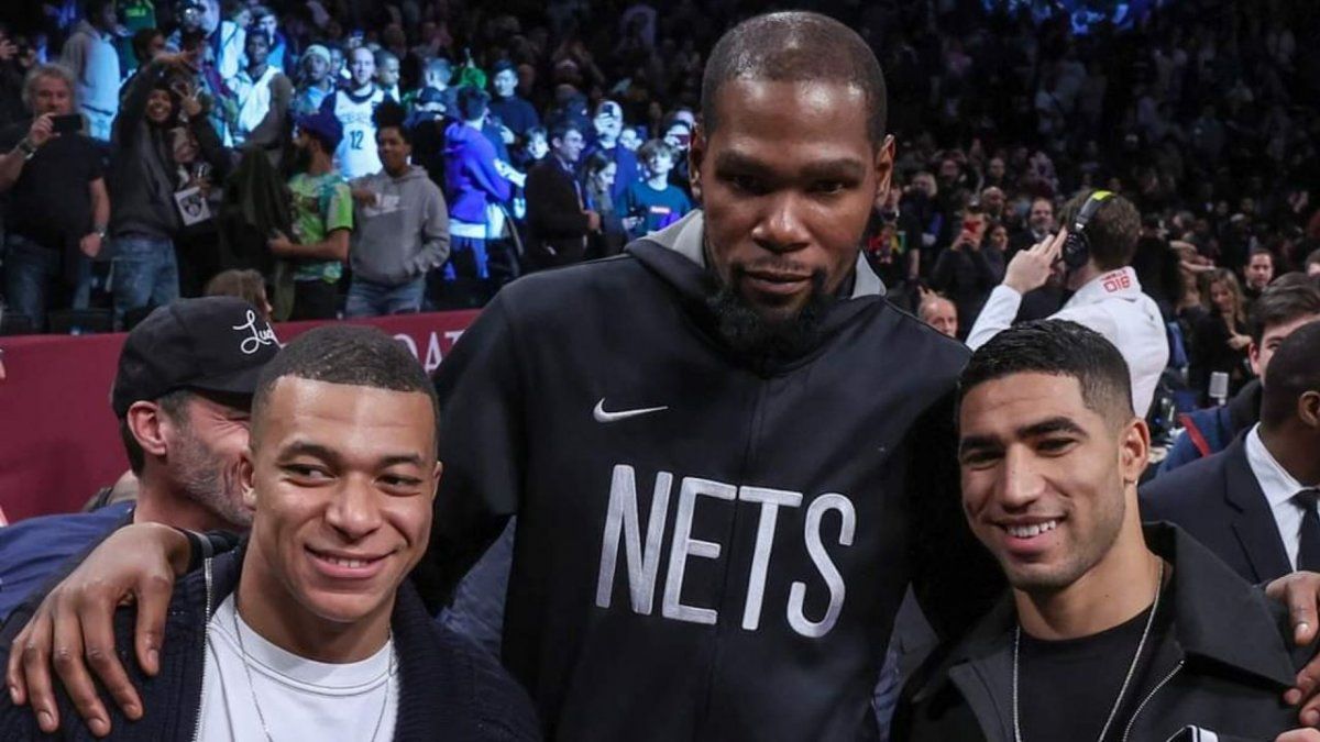 Mbappé went to see an NBA game and got an unexpected surprise from Argentine fans