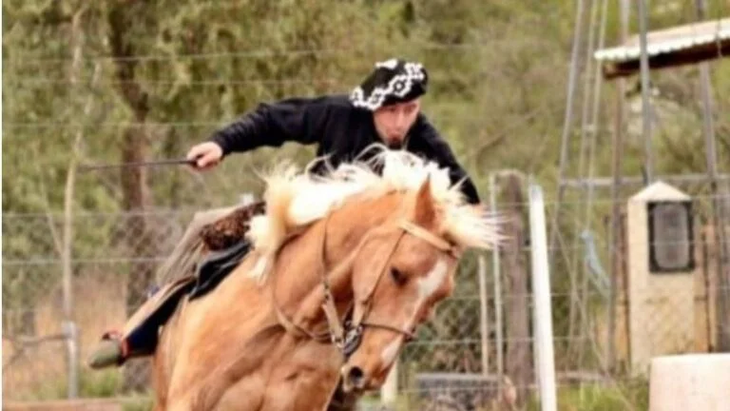 Pablo Machado tenía 31 años y falleció trágicamente durante la jineteada de Arrecifes. Pablo Machado tenía 31 años y falleció trágicamente durante la jineteada de Arrecifes.