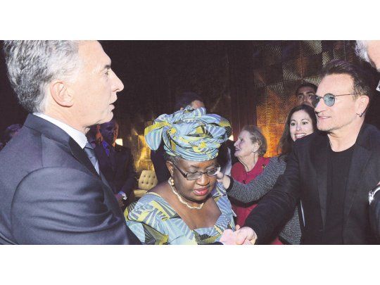 Fan. Mauricio Macri se fotografió con Bono, quien participó de un panel en la Fundación Clinton, ayer en Nueva York. El Presidente hizo circular la estampa por las redes sociales.