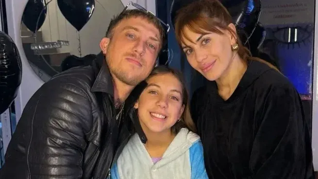 El Polaco junto a su hija Alma y Valeria Aquino.