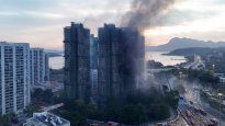 El incendio en Wang Fuk Court dejó 128 muertos y obligó a revisar casi 300 reportes de desaparecidos, en medio de tareas de identificación aún en curso.