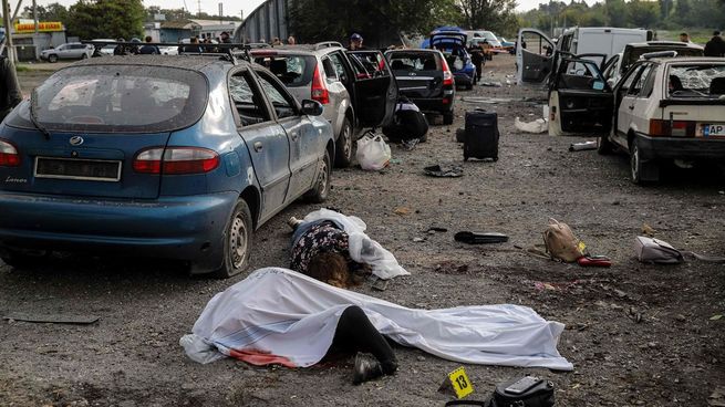 Guerra en Ucrania ataque a caravana de autos en Zaporiyia