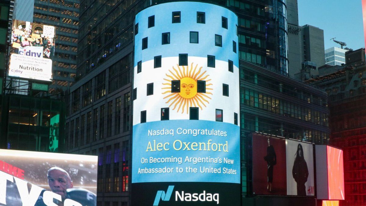 Why the Argentine flag flew in Times Square in the United States