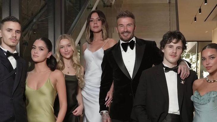 The English footballer ex Real Madrid with his whole family. 