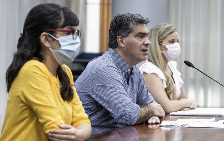 El gobernador Capitanich anunció el pago de salarios y aguinaldos junto a la vicegobernadora y la ministra de Economía.