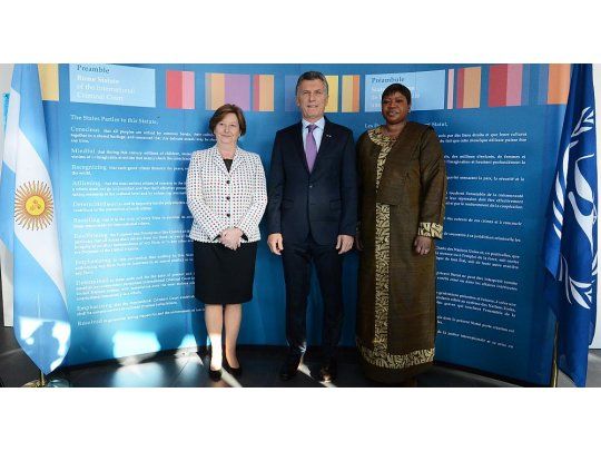 El Presidente visitó a las autoridades de la Corte Penal Internacional y reafirmó el compromiso de defender los derechos humanos y condenar los delitos de lesa humanidad y todo tipo de violencia.