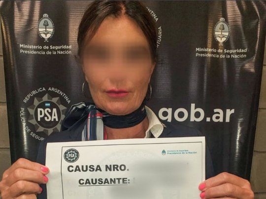 Azafata detenida.