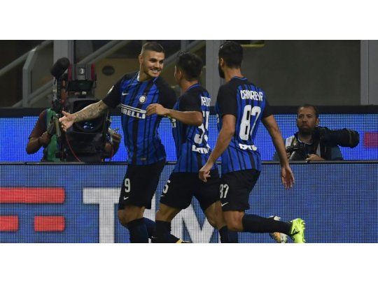 Mauro Icardi anotó dos goles para Inter.