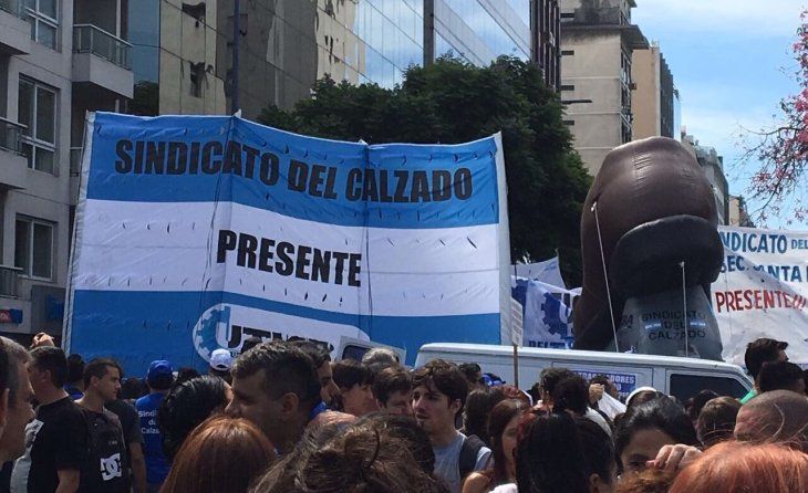 Los trabajadores del calzado se movilizan ante su situación de crisis. Los trabajadores del calzado se movilizan ante su situación de crisis.