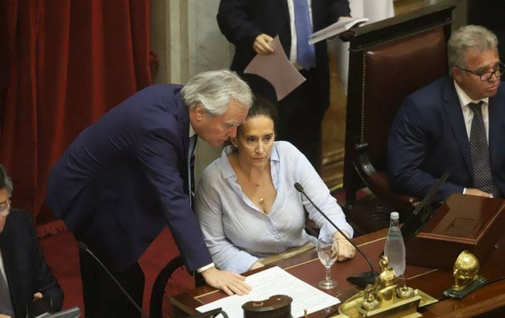 Gabriela Michetti y Federico Pinedo en el Senado.&nbsp;