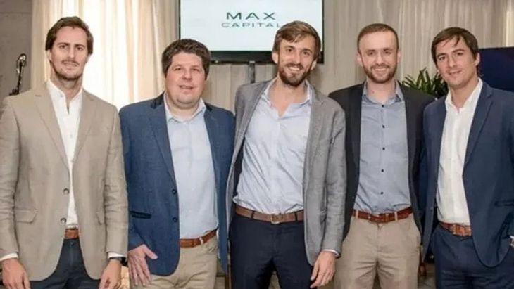 Ignacio Tillard se cuenta entre los socios de Max Capital junto a Juan Rodríguez Braun (de lazos familiares con la familia Braun dueña entre muchos otros negocios de la cadena de supermercados “La Anónima” y con exfuncionarios macristas como Miguel Braun y Marcos Peña), Tomás Vassolo, Diego Azzato, Horacio López Keena, y Justo Beguerie (descendiente directo de la familia Martínez de Hoz). Ignacio Tillard se cuenta entre los socios de Max Capital junto a Juan Rodríguez Braun (de lazos familiares con la familia Braun dueña entre muchos otros negocios de la cadena de supermercados “La Anónima” y con exfuncionarios macristas como Miguel Braun y Marcos Peña), Tomás Vassolo, Diego Azzato, Horacio López Keena, y Justo Beguerie (descendiente directo de la familia Martínez de Hoz).