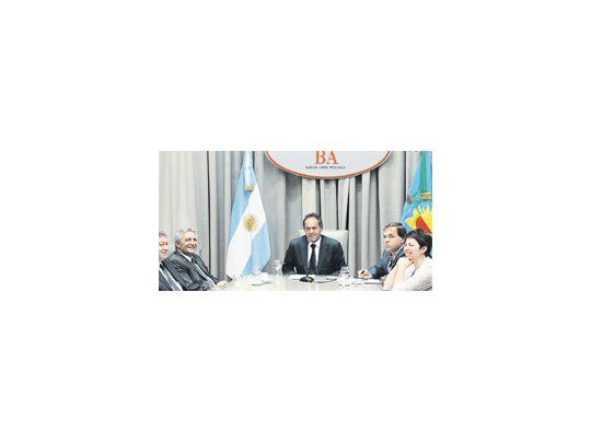 Daniel Scioli recibió ayer a la pata local de la Cámara Argentina de la Construcción, para abordar las obras de infraestructura “fundamentales para el desarrollo de la provincia en los próximos años”.