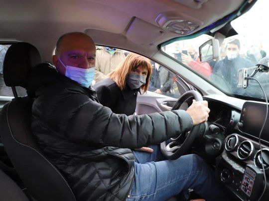 Junto a Patricia Bullrich, Grindetti presentó 35 móviles para reforzar la patrulla municipal.