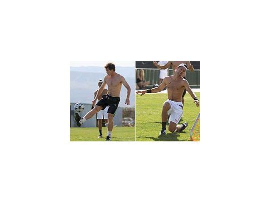 Andy Murray y Novak Djokovic se divirtieron a puro fútbol en la previa de Indian Wells.