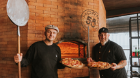 una pizza, una historia: la experiencia de comer en pizzeria popular, la cadena argentina que conquista latinoamerica