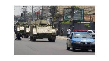 Un escenario de guerra se vivió el jueves en la zona norte de Rio de Janeiro.