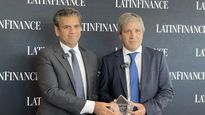 ámbito.com | el-ministro-de-economia-luis-caputo-junto-al-ceo-NDI2RLWNORBDXO7VUBVMGKXIQQ copy.jpg
