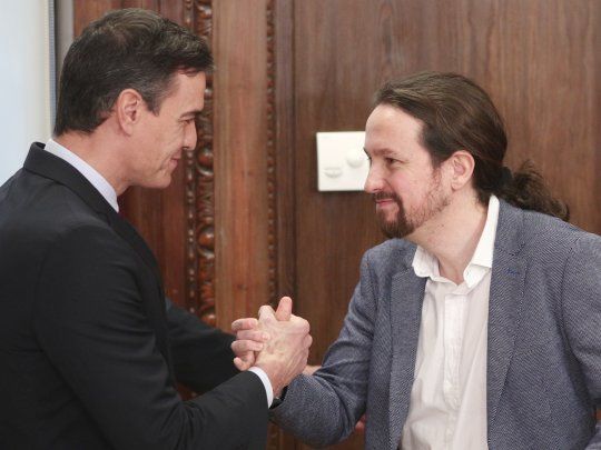 Pedro S&aacute;nchez y Pablo Iglesias presentaron una ambiciosa agenda progresista que va desde el aumento de los impuestos a los ricos a la reivindicaci&oacute;n de la lucha del movimiento feminista.