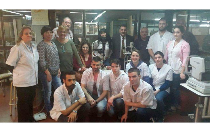 ámbito.com | Con el programa A ver qué ves, los alumnos de las escuelas secundarias hacen todas las tomas técnicas oftalmológicas en las mismas escuelas que visitan ya sean primarias o secundarias. Los médicos se ocupan de hacer el control visual de los alumnos acom