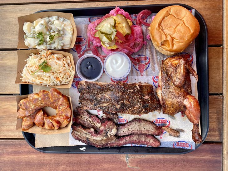 A varied letter with tacos, sandwiches and cocktails to complete the experience. A varied letter with tacos, sandwiches and cocktails to complete the experience.
