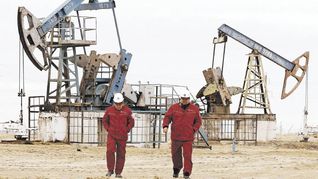 COSTO. El alza de los precios de los combustibles ha erosionado la popularidad de Joe Biden. Los analistas advierten que la medida tendrá impacto sólo en el corto plazo.