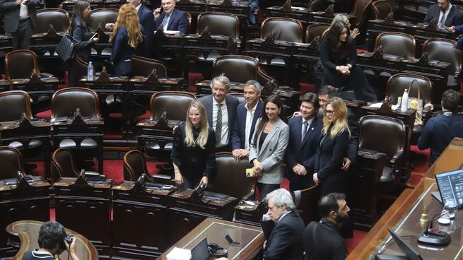 Miembros del bloque de La Libertad Avanza durante la sesión homenaje al papa Francisco.