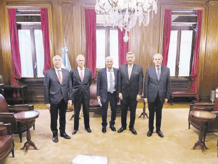 escuchado. Mariano Cúneo Libarona (centro) inició contacto con los jueces (de izquierda a derecha) Ricardo Lorenzetti, Carlos Rosenkrantz, Horacio Rosatti y Juan Carlos Maqueda. escuchado. Mariano Cúneo Libarona (centro) inició contacto con los jueces (de izquierda a derecha) Ricardo Lorenzetti, Carlos Rosenkrantz, Horacio Rosatti y Juan Carlos Maqueda.