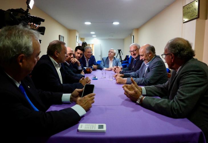 La Coalición Republicana instaló una nueva mesa de coordinación sin Cabildo Abierto, lo que cristalizó la ruptura de la alianza original. La Coalición Republicana instaló una nueva mesa de coordinación sin Cabildo Abierto, lo que cristalizó la ruptura de la alianza original.