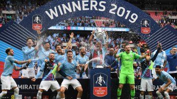 Manchester City se convirtió en el primer equipo de fútbol en superar la línea de los € 1000 millones para conformar su plantel.