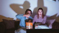 La resolución también establece condiciones específicas para los documentales digitales, con límites de financiamiento de hasta el 70% del presupuesto aprobado y un tope del 5% del costo de referencia.