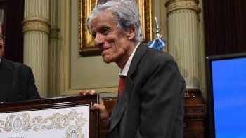 El sociólogo Juan José Sebreli tiene coronavirus y está internado en el Hospital Italiano.