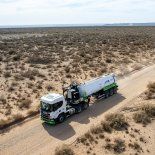 Una UTE privada avanza con una planta de GNL de pequeña escala para abastecer camiones de larga distancia y transformar el gas de Vaca Muerta en una nueva ventaja logística para la Argentina. Una UTE privada avanza con una planta de GNL de pequeña escala para abastecer camiones de larga distancia y transformar el gas de Vaca Muerta en una nueva ventaja logística para la Argentina.