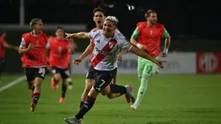 con suplentes y Matías Viña en el arco, River venció a Carabobo en la última jugada