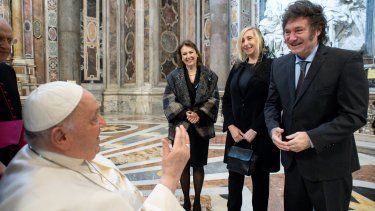 Javier Milei mantuvo su primer encuentro con el papa Francisco en la canonización de Mama Antula en el Vaticano