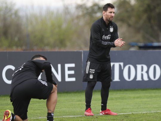 La selección argentina se entrena pensando en Bolivia.