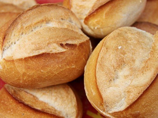 Miguel Di Betta, presidente de la federación, remarcó en declaraciones a la prensa que desde esta semana el precios del pan deberá subir entre 5% y 15%, dependiendo de la panadería y los productos que elabora.