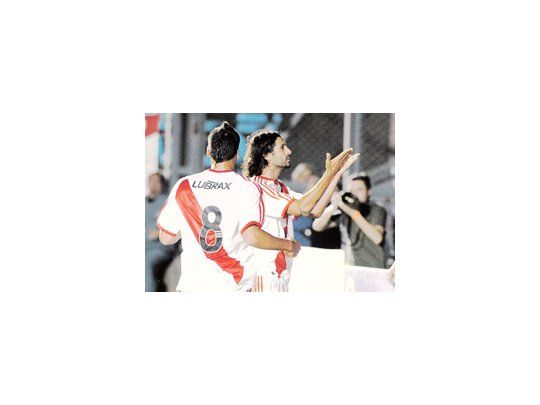 El «Chori» Domínguez con una gran jugada individual marcó el único gol ante Defensores de Belgrano por la Copa Argentina. River cierra el domingo ante Patronato.