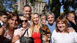 Funcionarios del Ejecutivo participaron de una actividad proselitista en las calles porteñas.